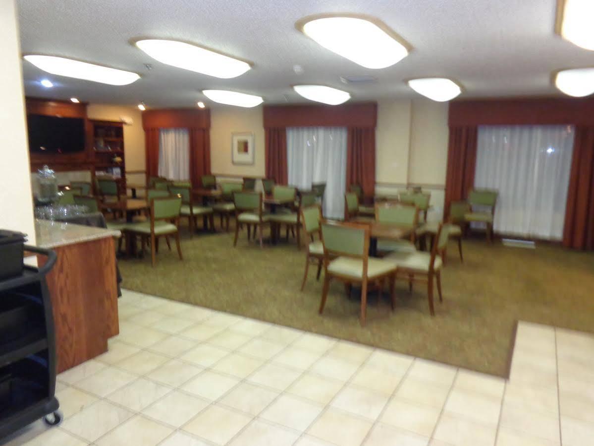 Country Inn & Suites By Radisson Bismarck Waterpark Dış mekan fotoğraf