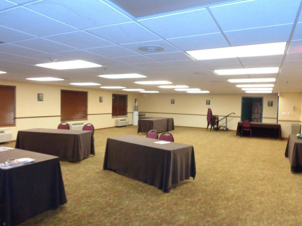 Country Inn & Suites By Radisson Bismarck Waterpark Dış mekan fotoğraf